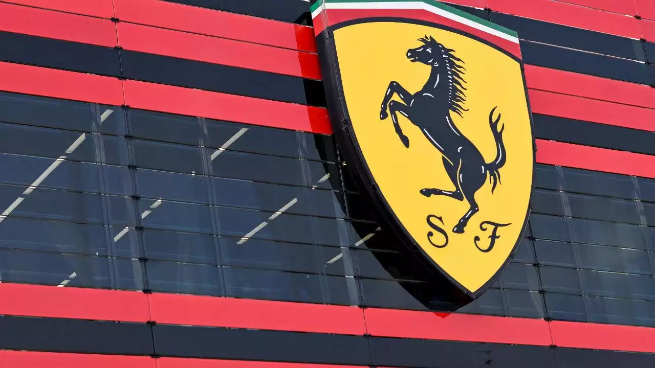 Ferrari lancia 15 nuovi modelli entro il 2026 e allarga lo stabilimento di Maranello