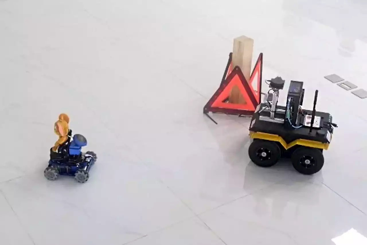 Watch a robot cat chase a robot mouse