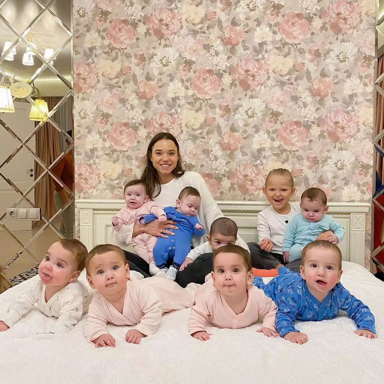 Mom with 22 kids says life is hard with millionaire hubby in prison