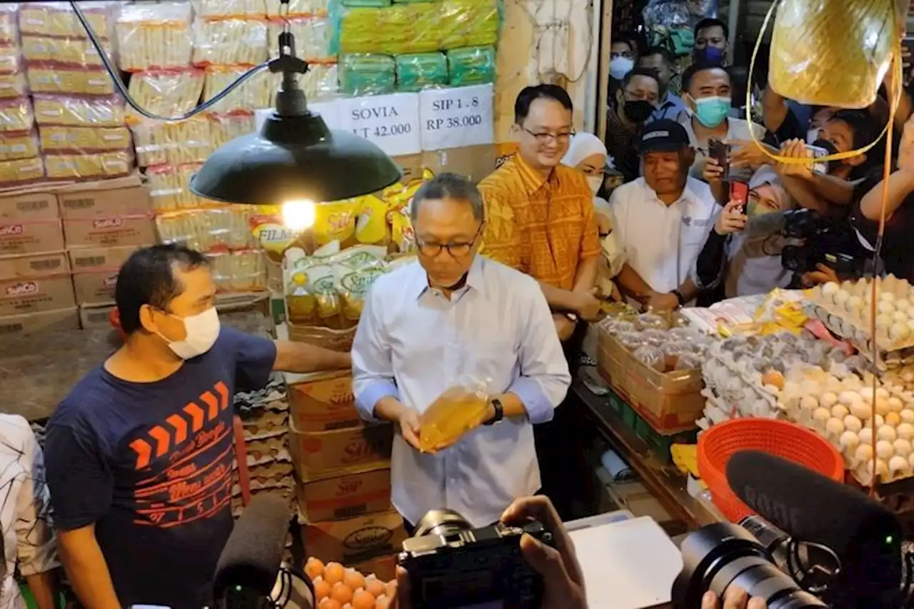 Sidak ke Pasar, Menteri Perdagangan Zulkifli Hasan Kaget Pedagang Keluhkan Harga Bahan Pokok Naik - Pikiran-Rakyat.com