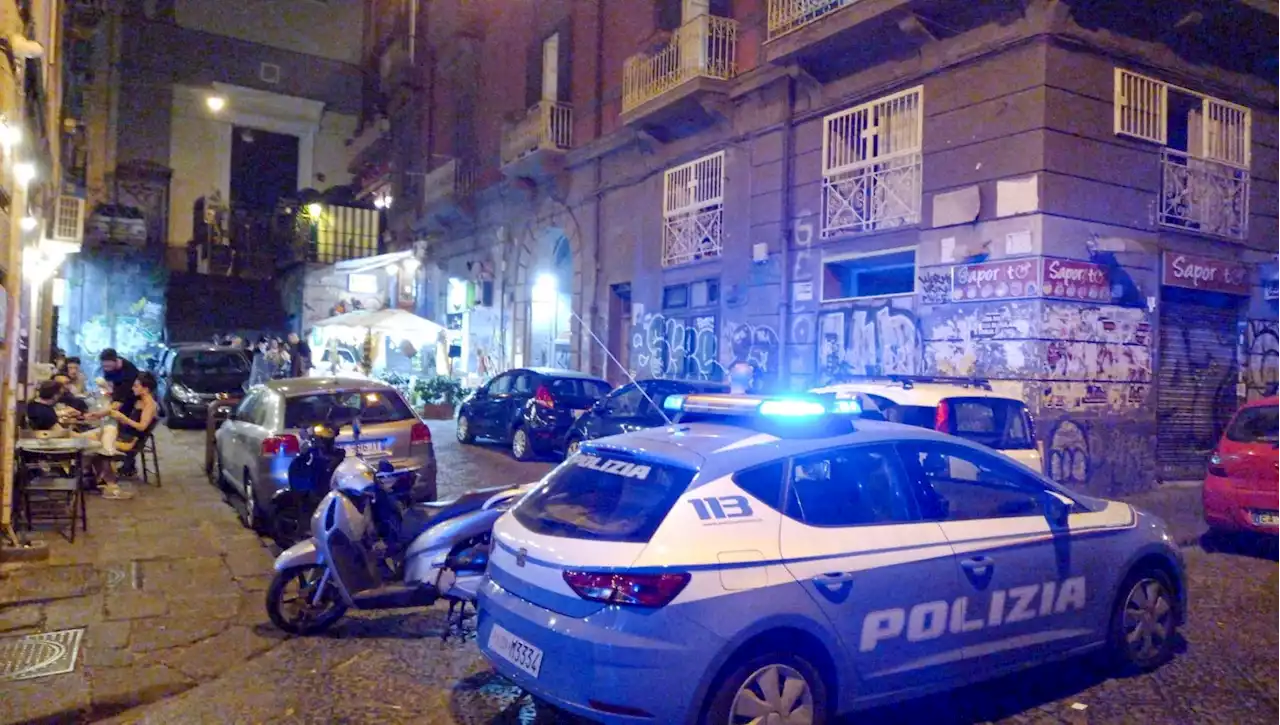 Napoli, fermato il 17enne che ha ucciso la madre e ha tentato di simularne il suicidio