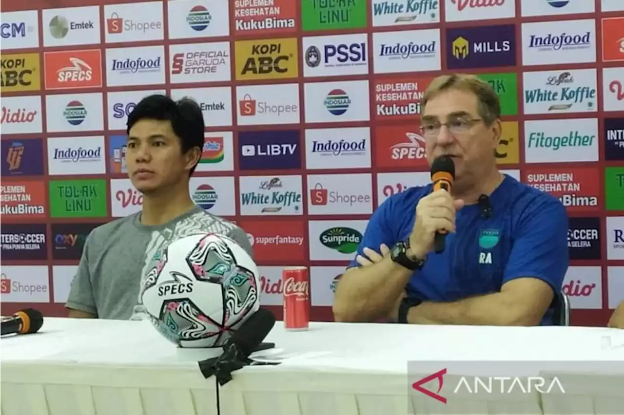 Robert senang Persib menang tapi atmosfernya terlalu dini