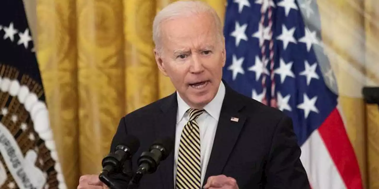 Cómo funciona la ley que firmó Biden para descongestionar los puertos de EE. UU.