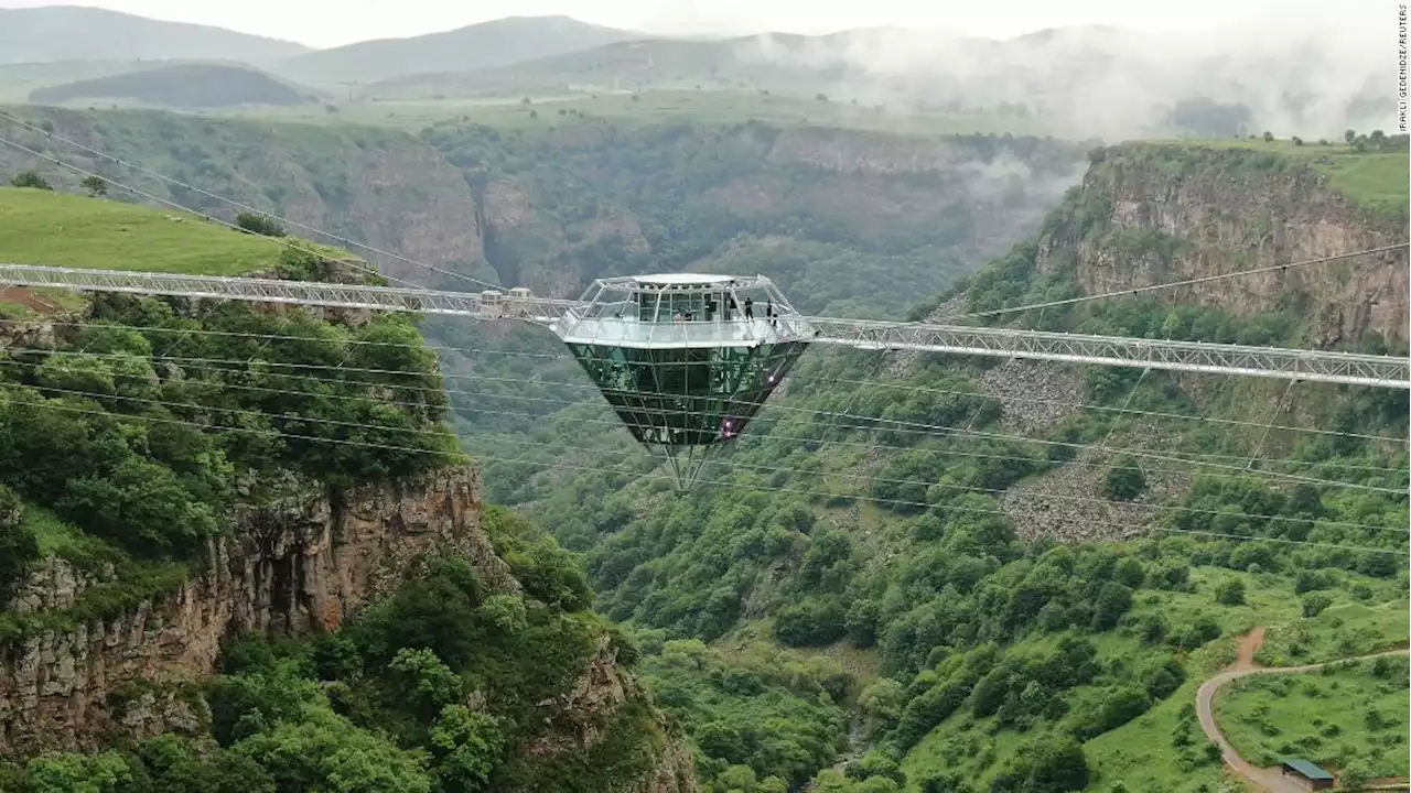 Glass bar dangles over canyon in Georgia