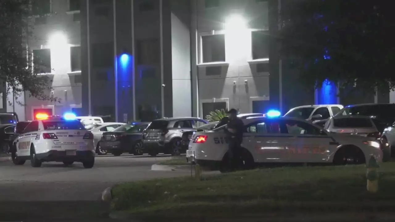 Suspect in custody after barricading 2 hostages in Jersey Village hotel, shooting at officers