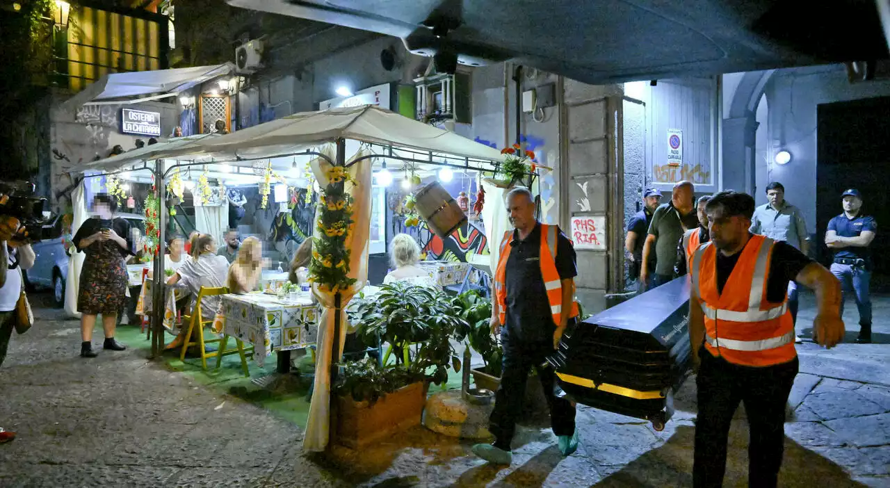 Napoli, 17enne uccide la madre a coltellate dopo un litigio e poi si barrica in casa