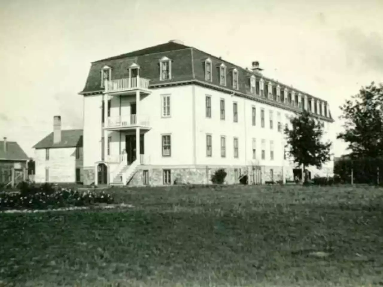 RCMP charge 92-year-old priest in Manitoba residential school case