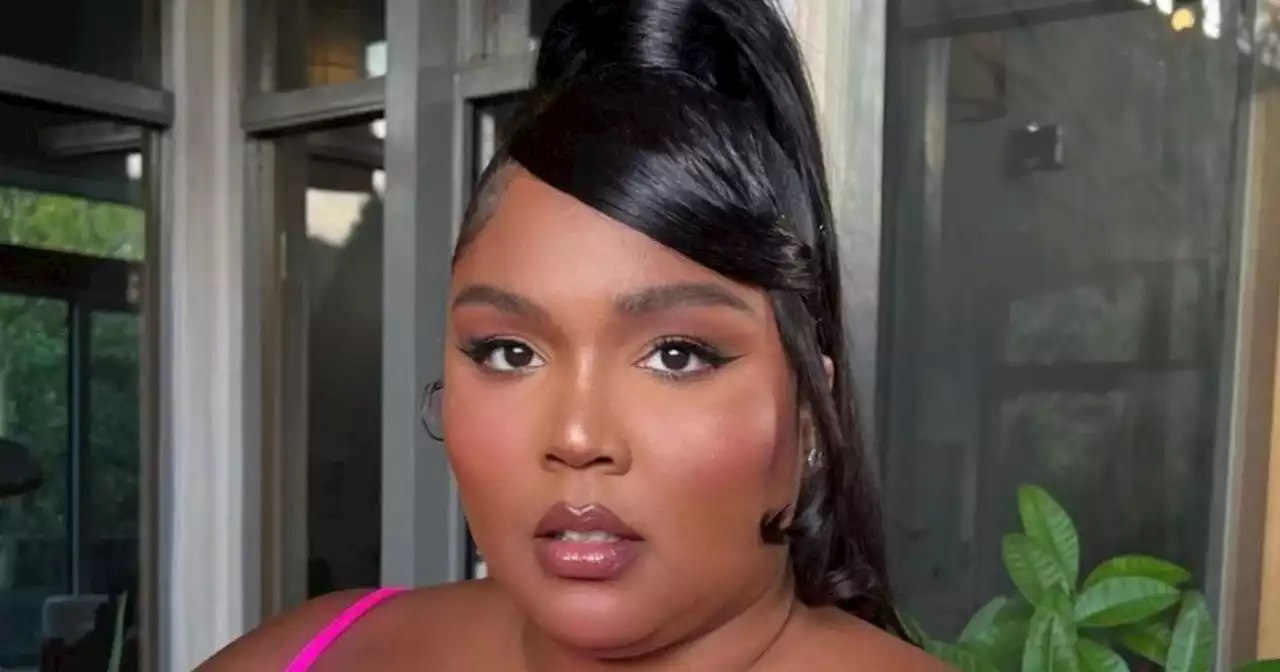 Lizzo's new hot pink hair and matching lipstick are summer inspo