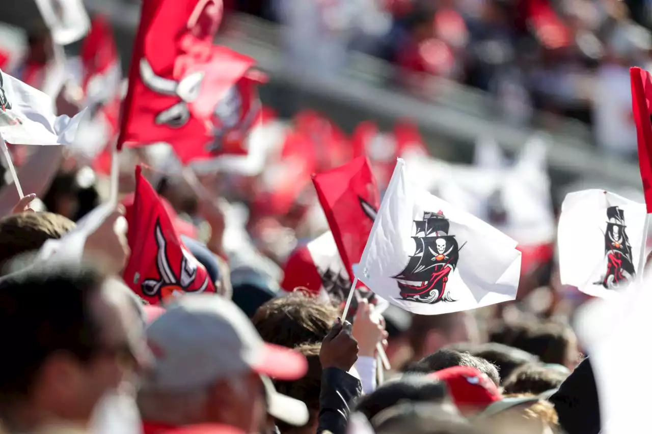 Fla. leaders target Tampa Bay Buccaneers over employee vaccine requirement