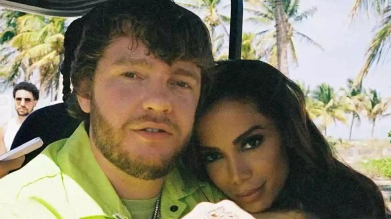 Anitta posa com o namorado, o produtor Murda Beatz, nos bastidores de clipe - ISTOÉ Independente