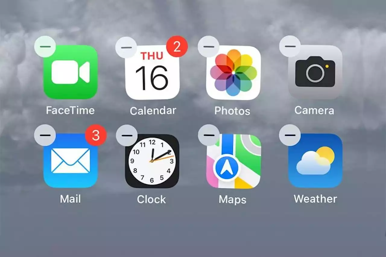 iOS 16 permite desinstalar 29 apps do sistema, incluindo a câmera