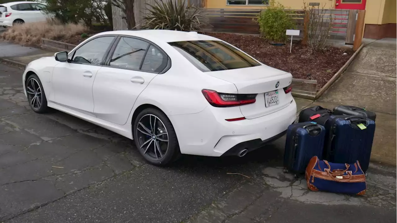 2022 BMW 330e Long-Term Update | Luggage test