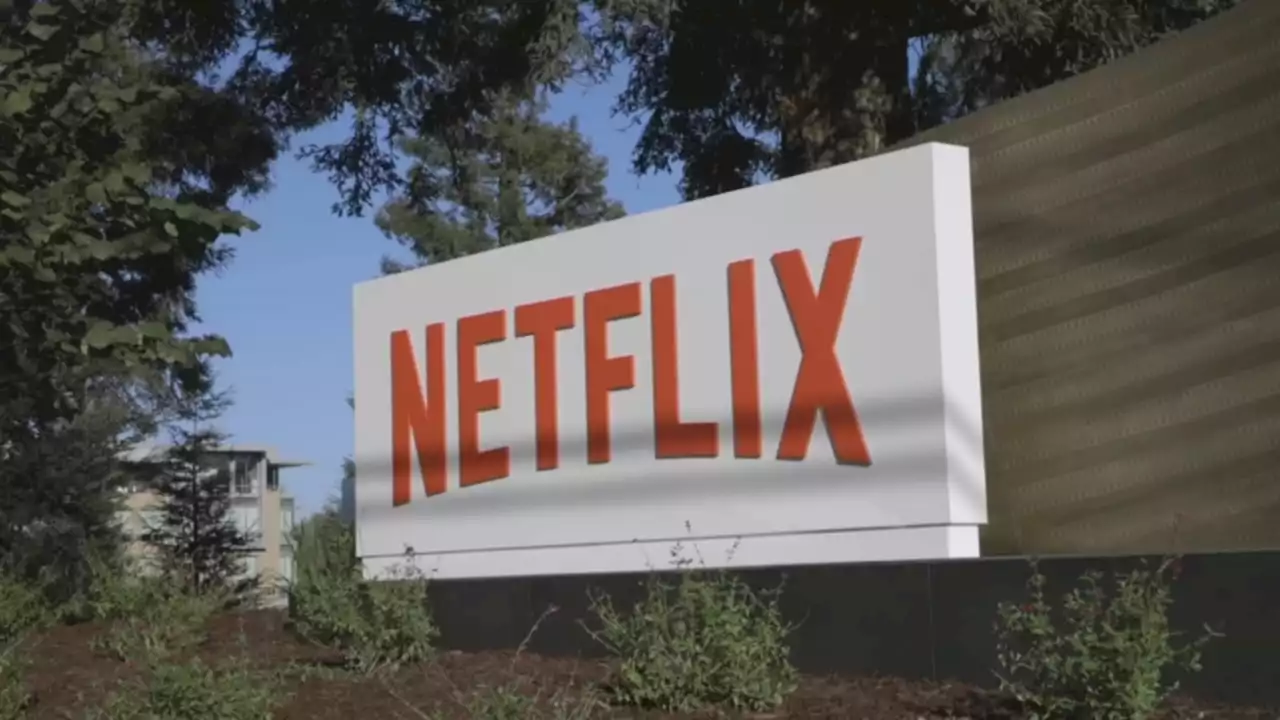 2 actors killed in Mexico when Netflix series cast, crew van crashes