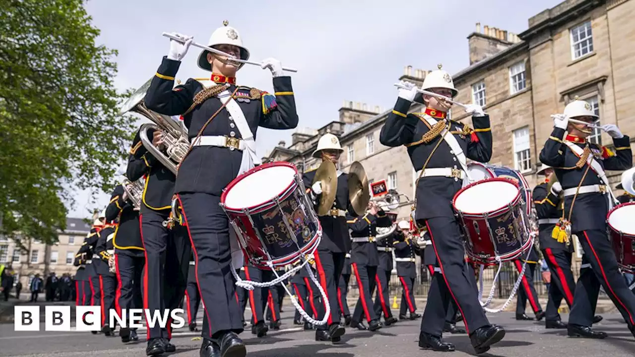 Falklands veterans march in Edinburgh 40 years after war