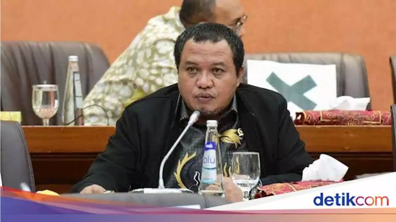 Golkar Sindir Balik Rocky Gerung soal Penjilat: Dia Lupa Makan Obat!