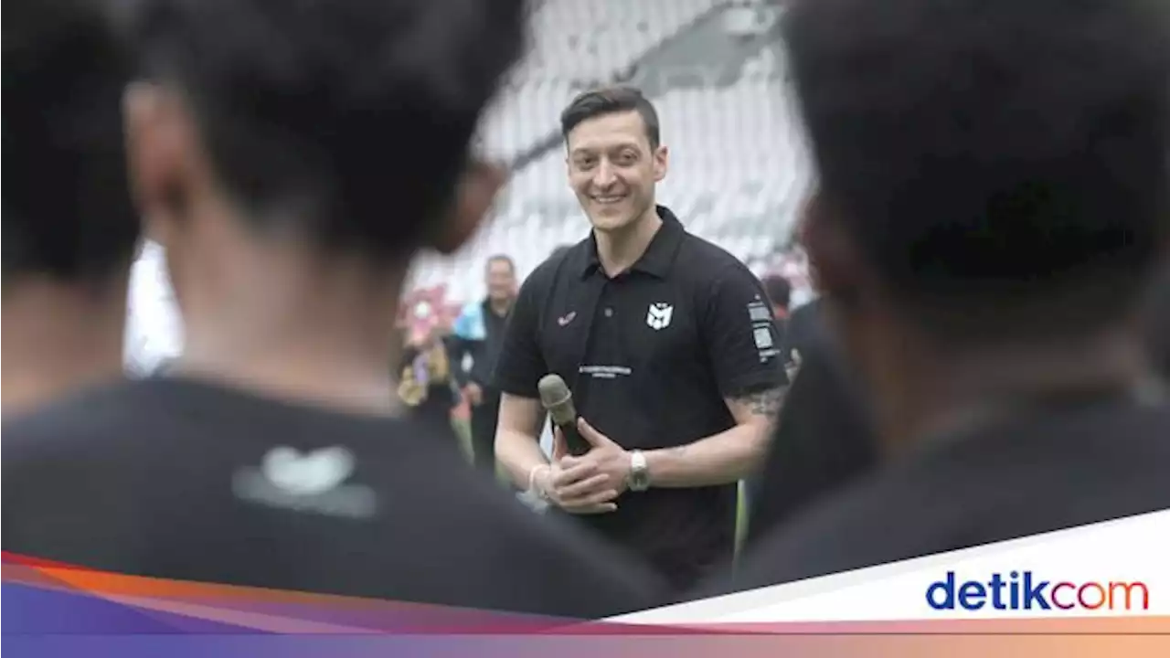 Oezil Takkan Main di Klub Lain Lagi, Jika Pensiun Akan Jadi...