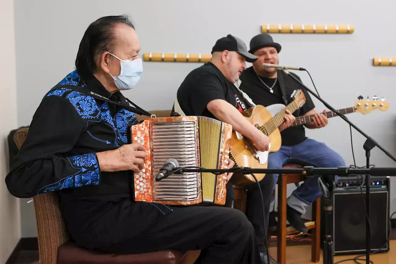 Flaco Jimenez among those to be honored at San Antonio Association of Hispanic Journalists’ annual gala