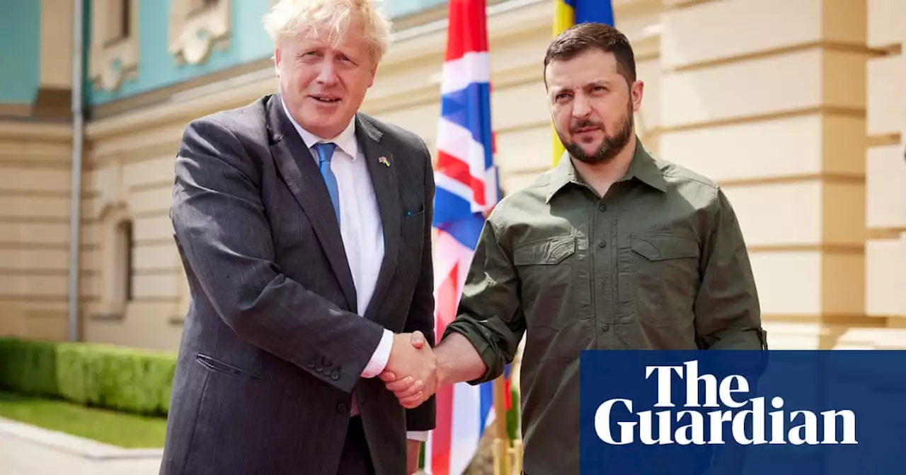 Boris Johnson promises Ukraine UK-led troop training scheme on Kyiv visit