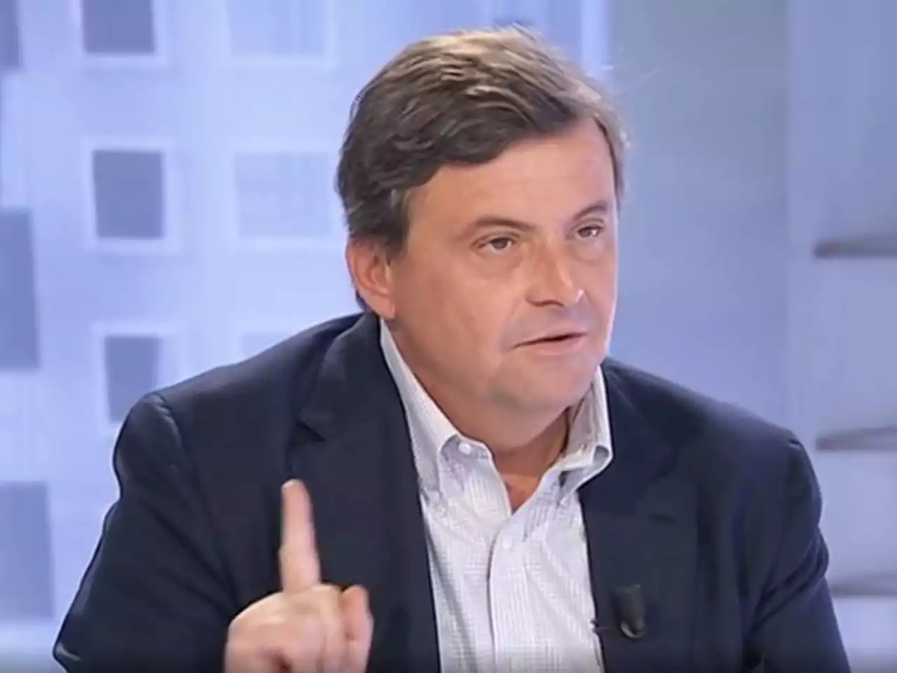 'Di Maio? Mi chiami un taxi...'. Calenda sbotta in tv