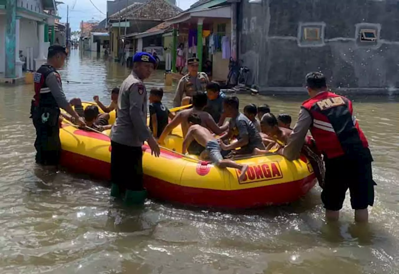 5.600 Jiwa Warga Kalibuntu Kraksaan Kena Banjir Rob