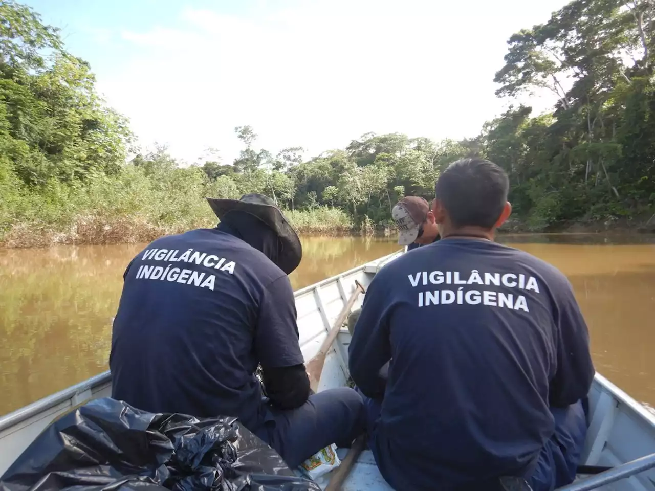 Polícia Federal faz buscas por terceiro suspeito de envolvimento nas mortes de Bruno e Dom