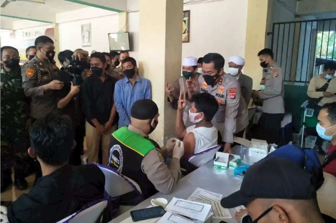 HUT Bhayangkara, Polda NTB Gelar Vaksinasi Massal