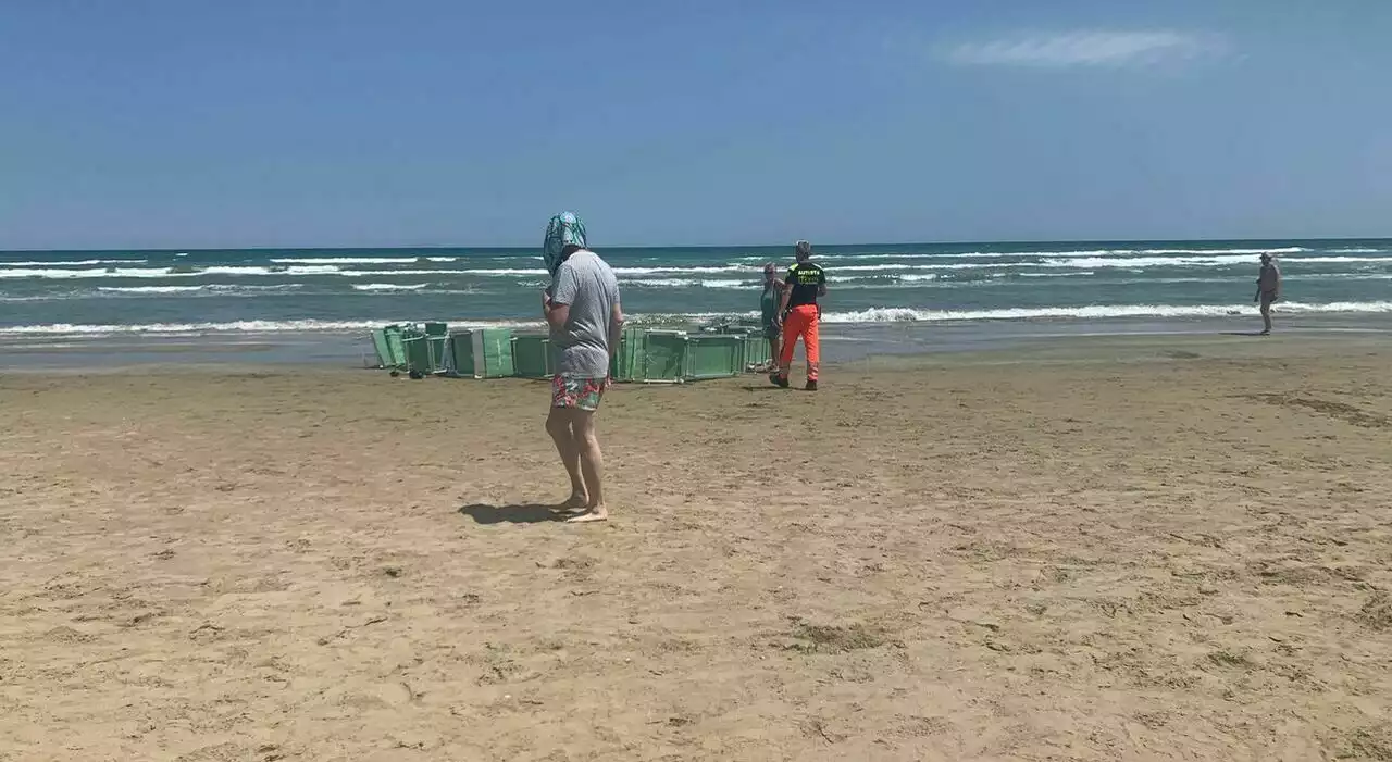 Savelletri, salva le due figlie in difficoltà tra le onde: papà muore in mare