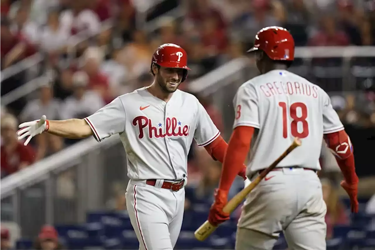 Phils sweep doubleheader against Nationals with a crazy nightcap