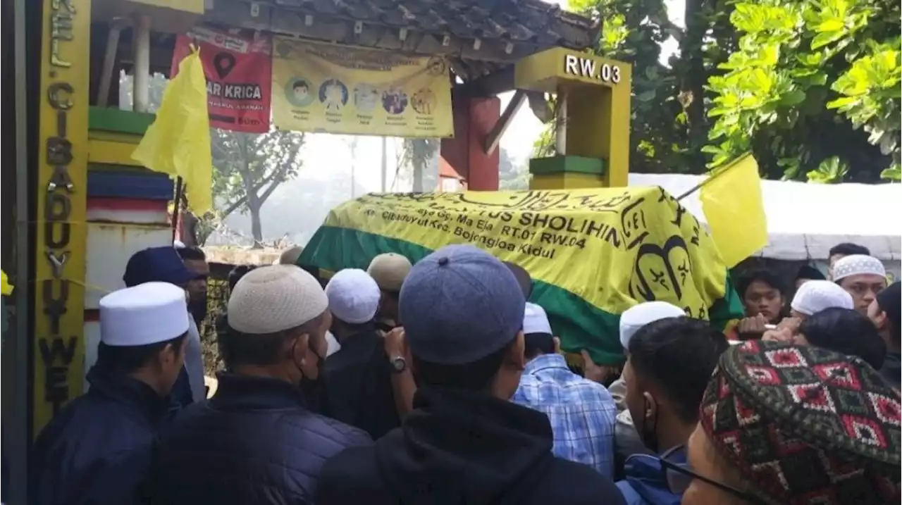 Jenazah Bobotoh yang Meninggal Dunia di GBLA Tiba di Rumah Duka, Korban Diduga Tertimpa Robohan Bangunan