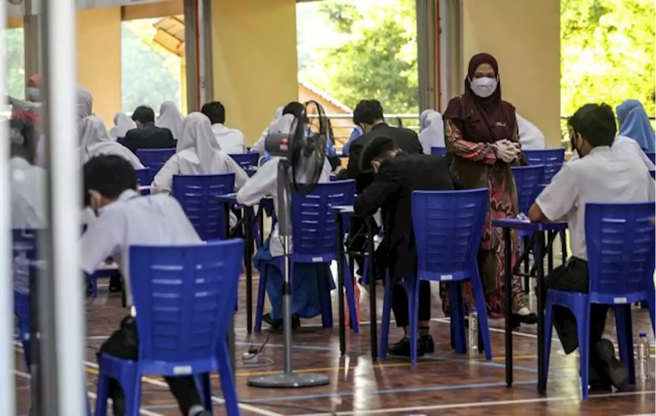 Wajibkan sekolah hingga SPM