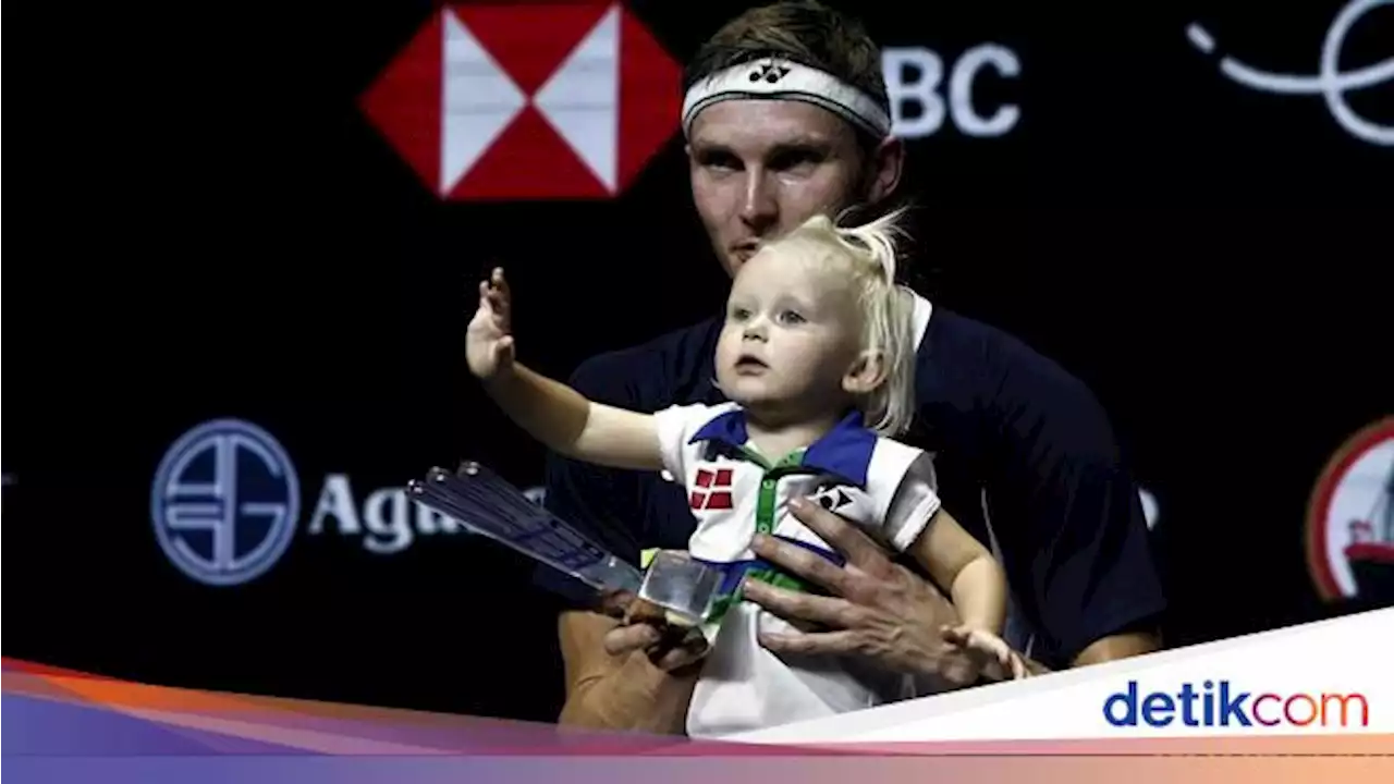 Lihat Lagi Gaya Vega, Putri Axelsen yang Bikin Gemas Suporter Istora