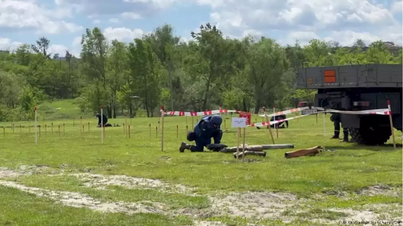 СМИ: Россия применяет в Украине неуправляемые боеприпасы | DW | 19.06.2022