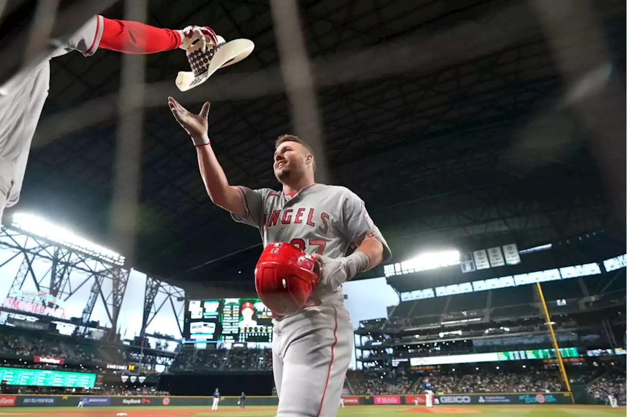 Mike Trout homers in both games of a doubleheader as Angels sweep Mariners