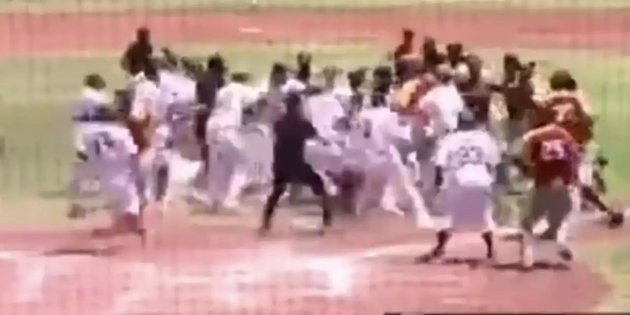 VIDEO: Jugadores de México y Venezuela llegan a los golpes durante un partido de beisbol