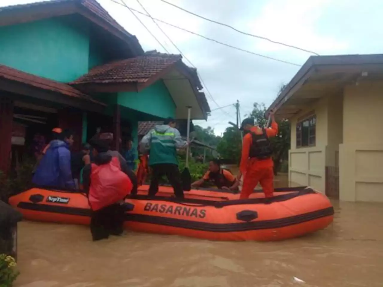 BPBD Babel Himbau Masyarakat Pesisir Waspada Banjir Rob