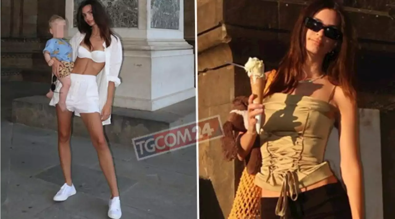 Vacanze italiane per Emily Ratajkowski: turista sexy a Firenze