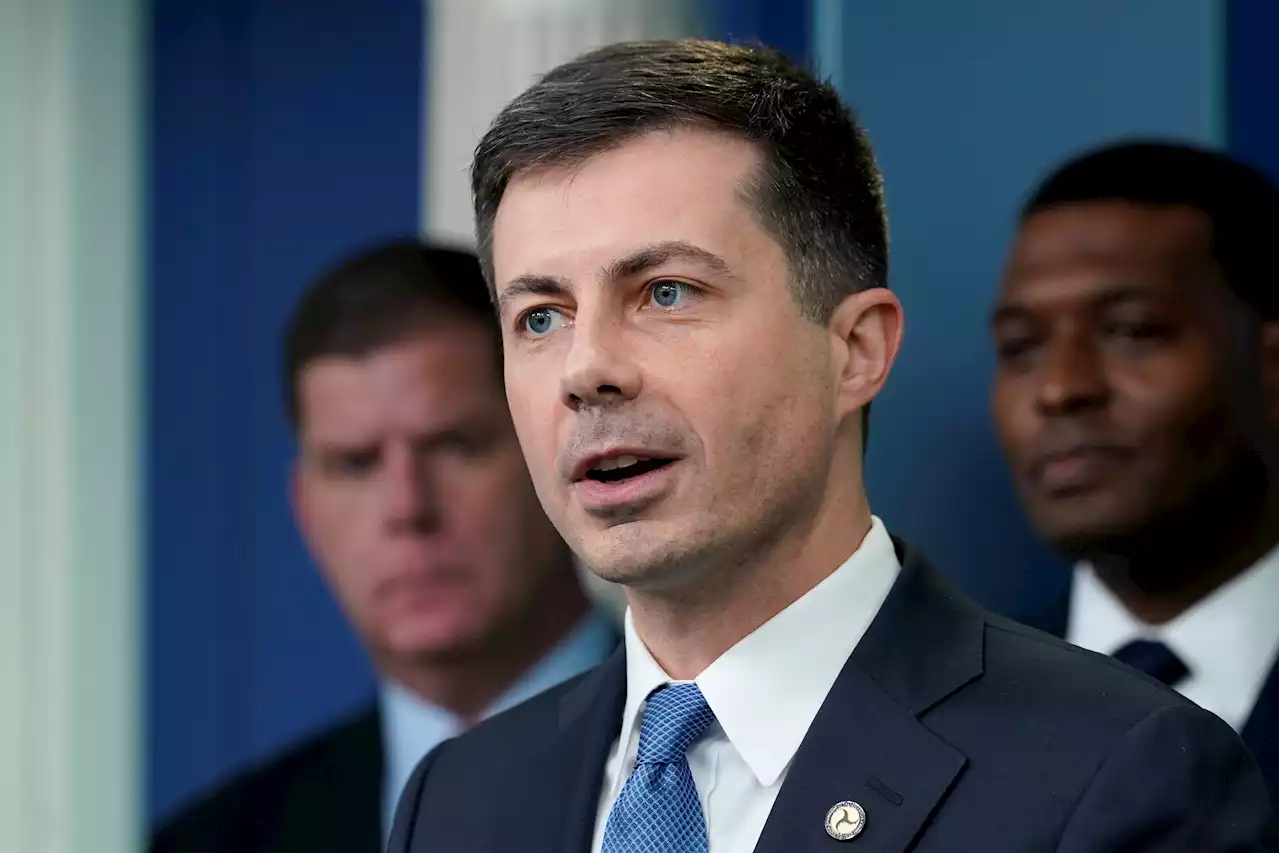 Buttigieg: US May Act Against Airlines on Consumers' Behalf