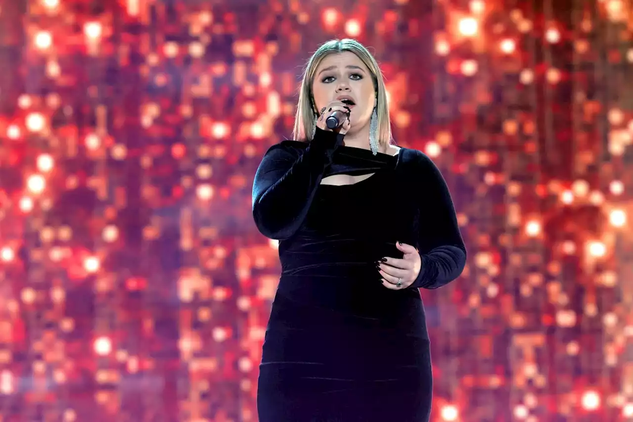 Kelly Clarkson Covered Britney Spears For Her Latest “Kellyoke”