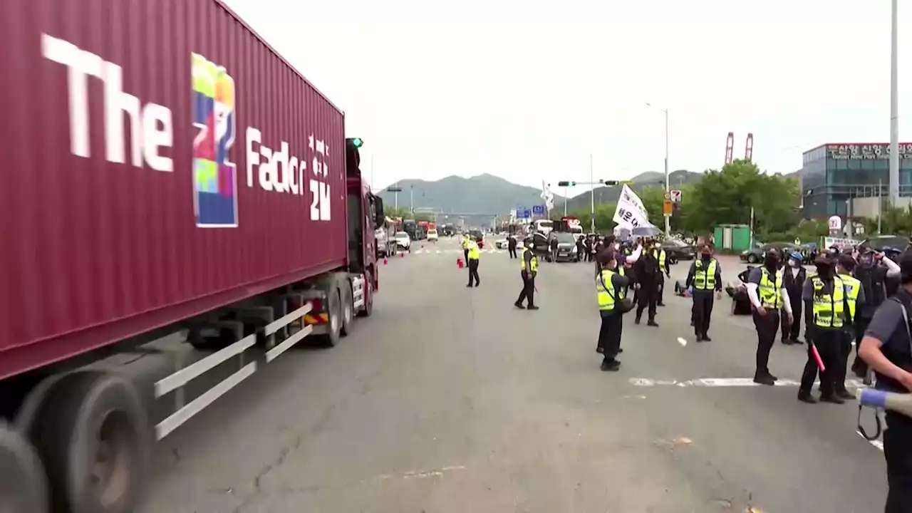 S.Korea truckers end strike; gov't agrees to extend pay guarantee