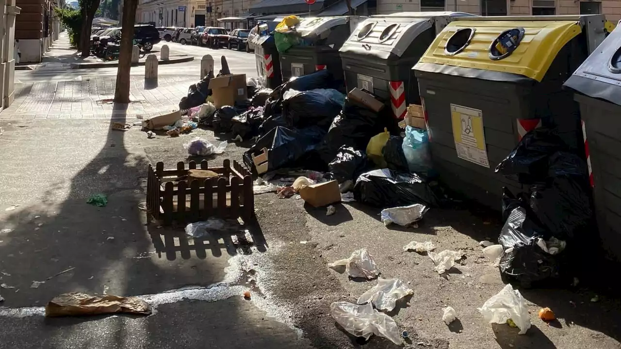 Emergenza rifiuti a Roma, raccolta ripristinata entro una settimana: riprendono i conferimenti a Malagrotta