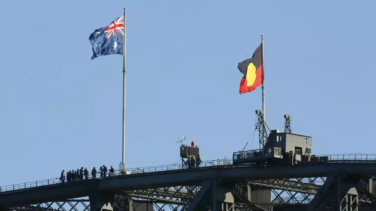 Aboriginal flag to permanently fly on Sydney Harbour Bridge by end of year