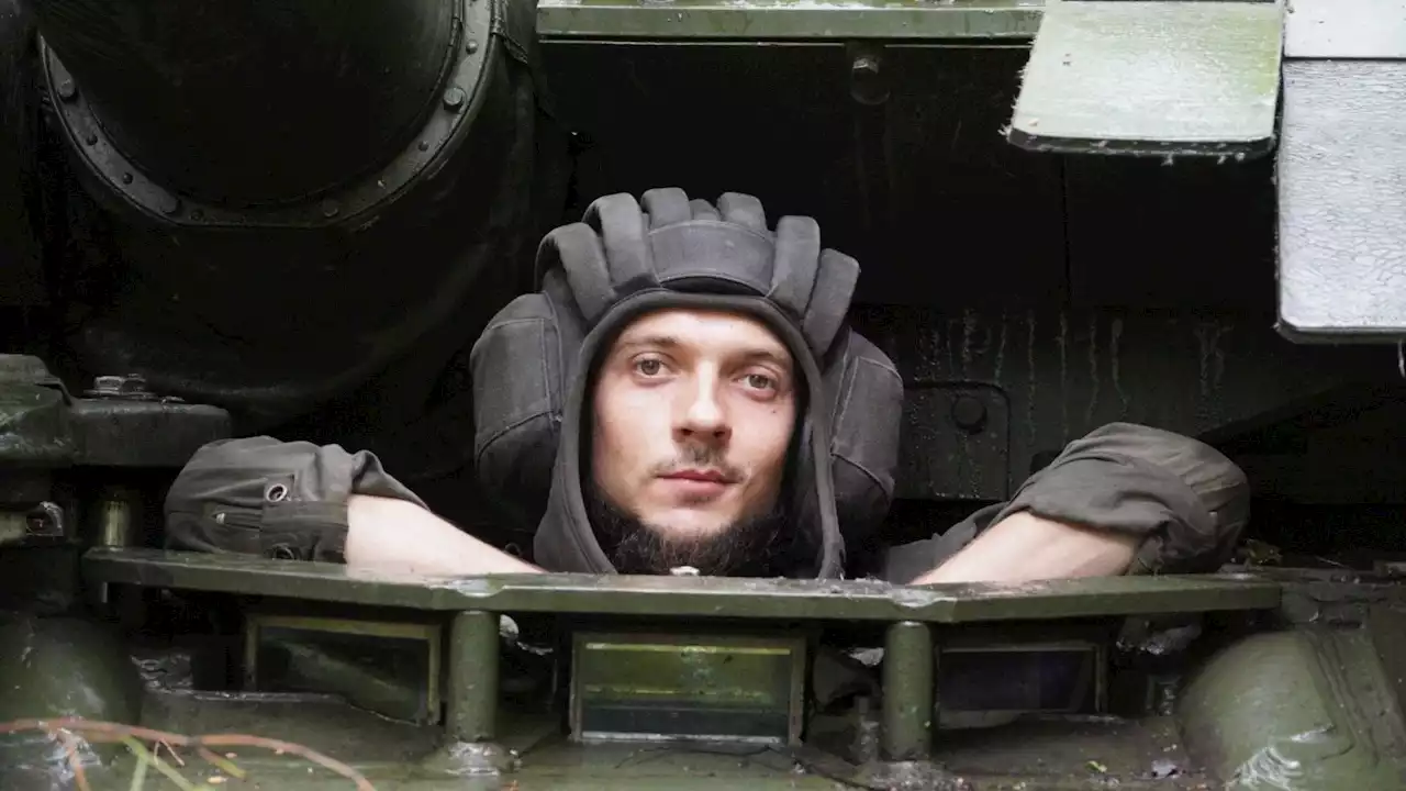 The Ukrainians hiding tanks in the woods and stealing armoured vehicles from Russian forces