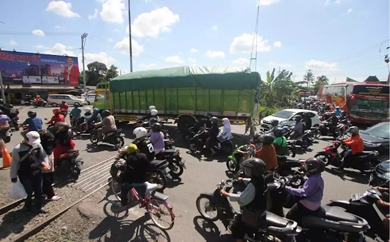 Pengalaman Lewat Palang Joglo: Macetnya Bikin Emosi Jiwa!