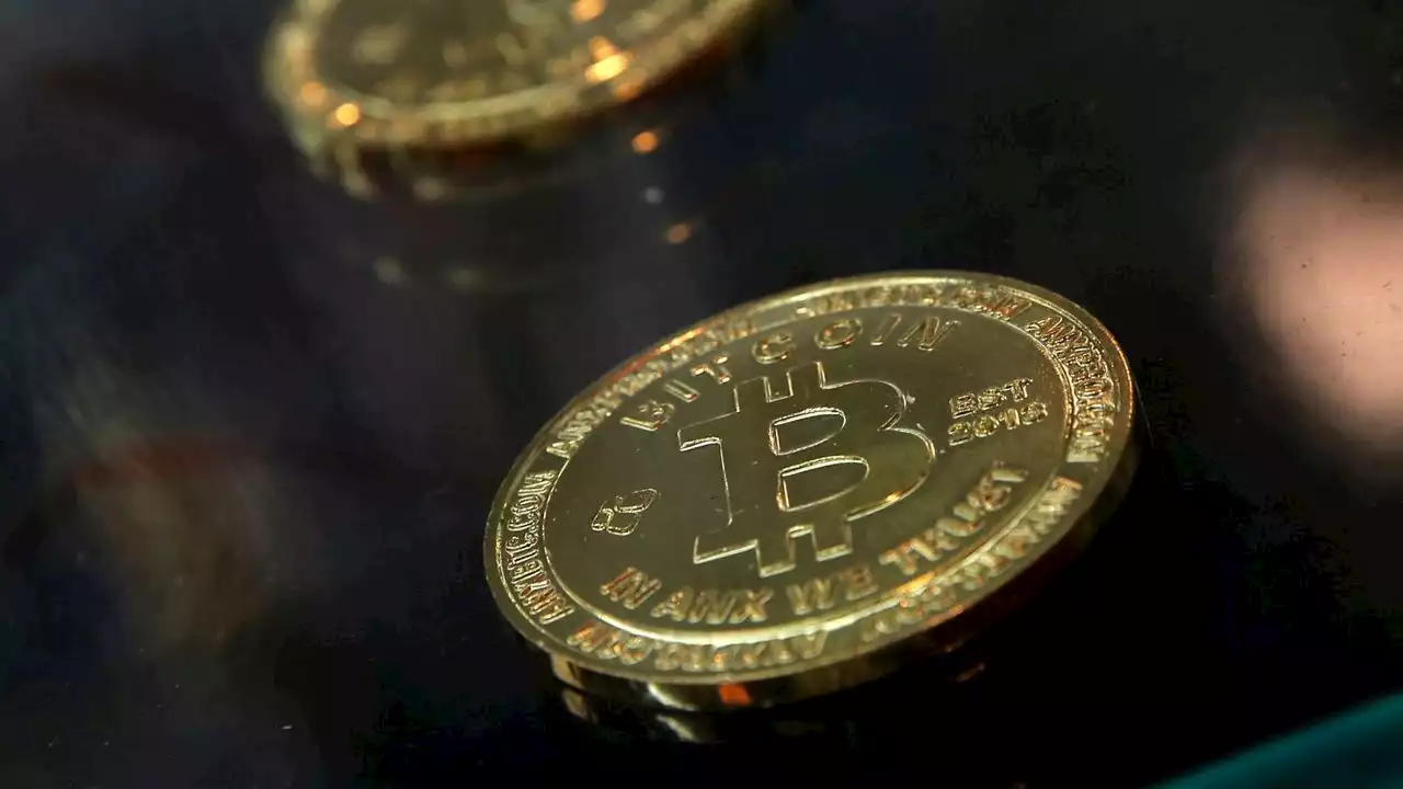 Bitcoin drops below $20,000 as crypto selloff quickens