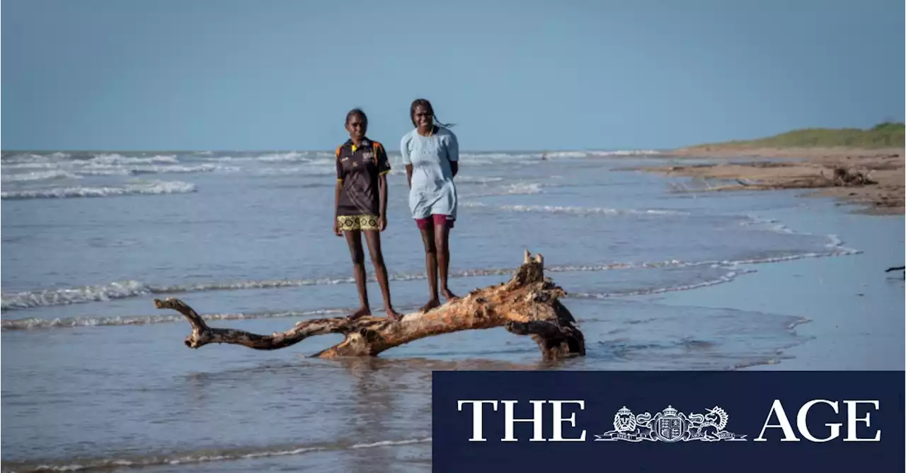 Walking in two worlds: the Territory kids discovering a new school