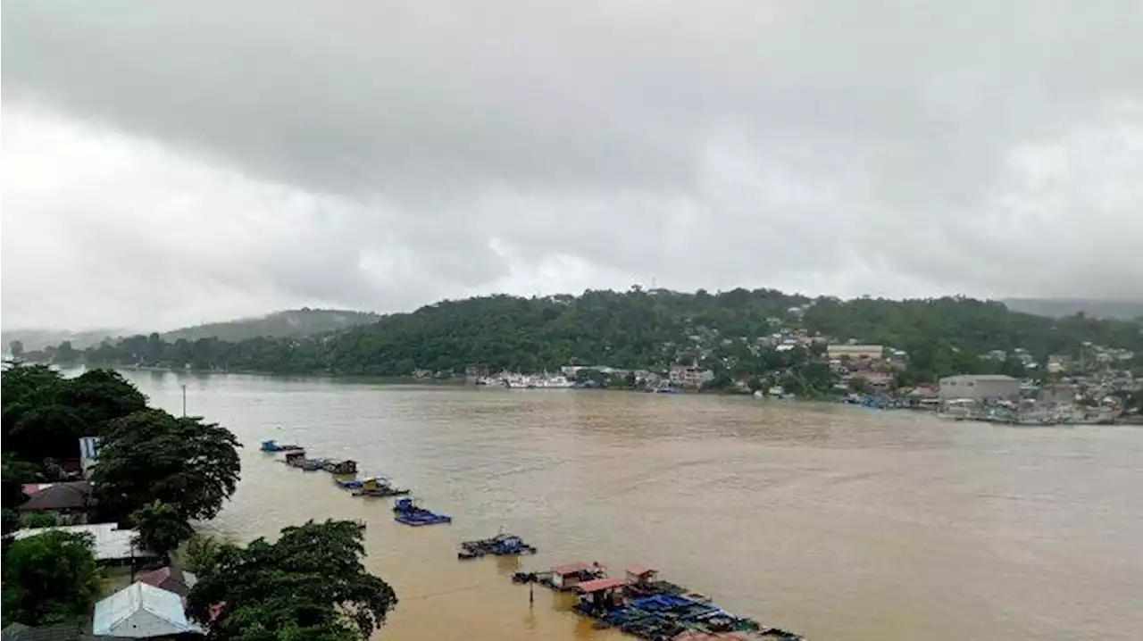 Ambon Kembali Diguyur Hujan, Teluk Ambon Berubah Warna Jadi Kecoklatan - Tribunambon.com