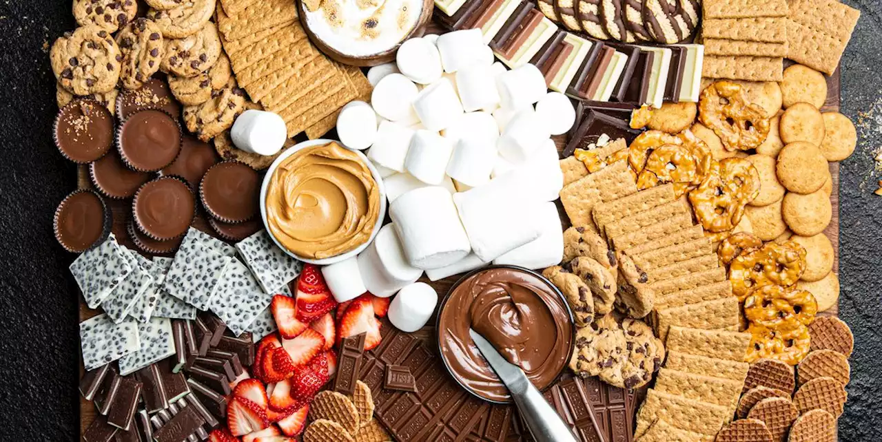 S'mores Boards Are The Summer 2021 Trend We're Obsessed With