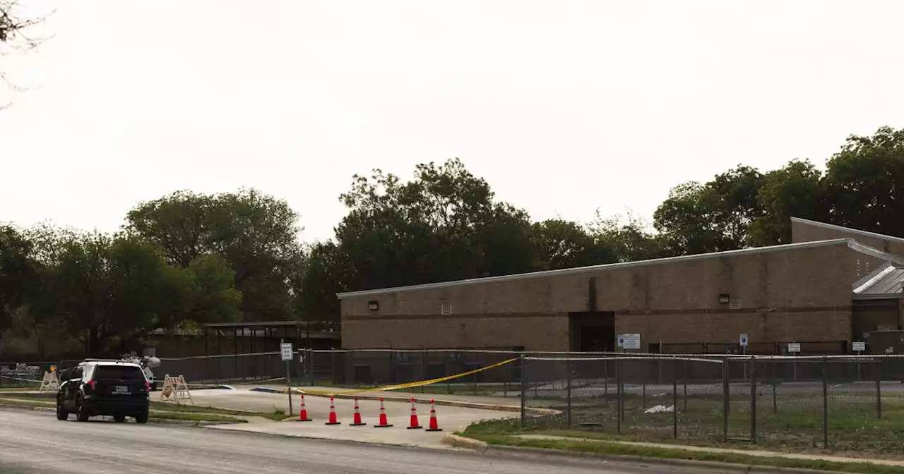 WATCH: Officers threaten to charge journalists if they don't leave Uvalde school district HQ