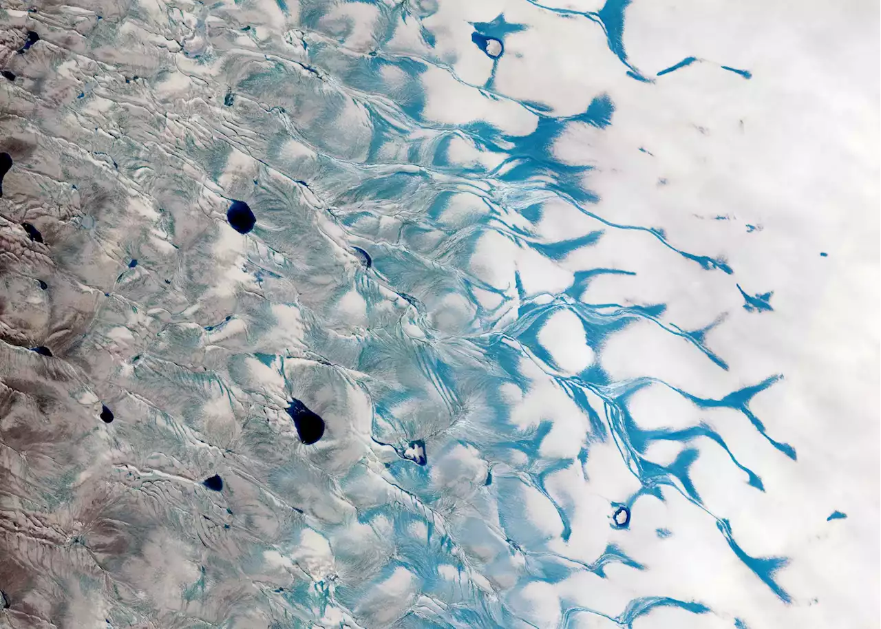 How humid air, intensified by climate change, is melting Greenland ice