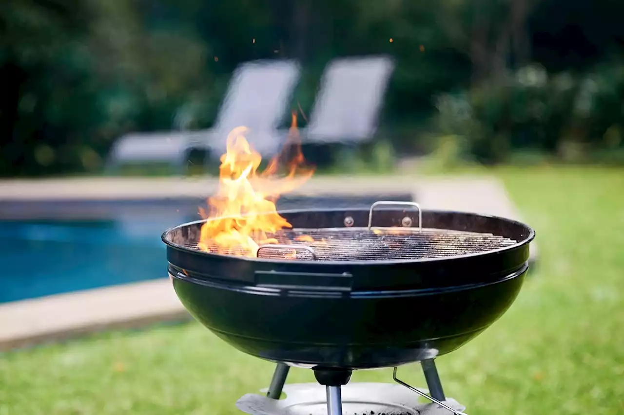 The Best Charcoal Grills for a Smoky Summer of Burgers and Grilled Pizza